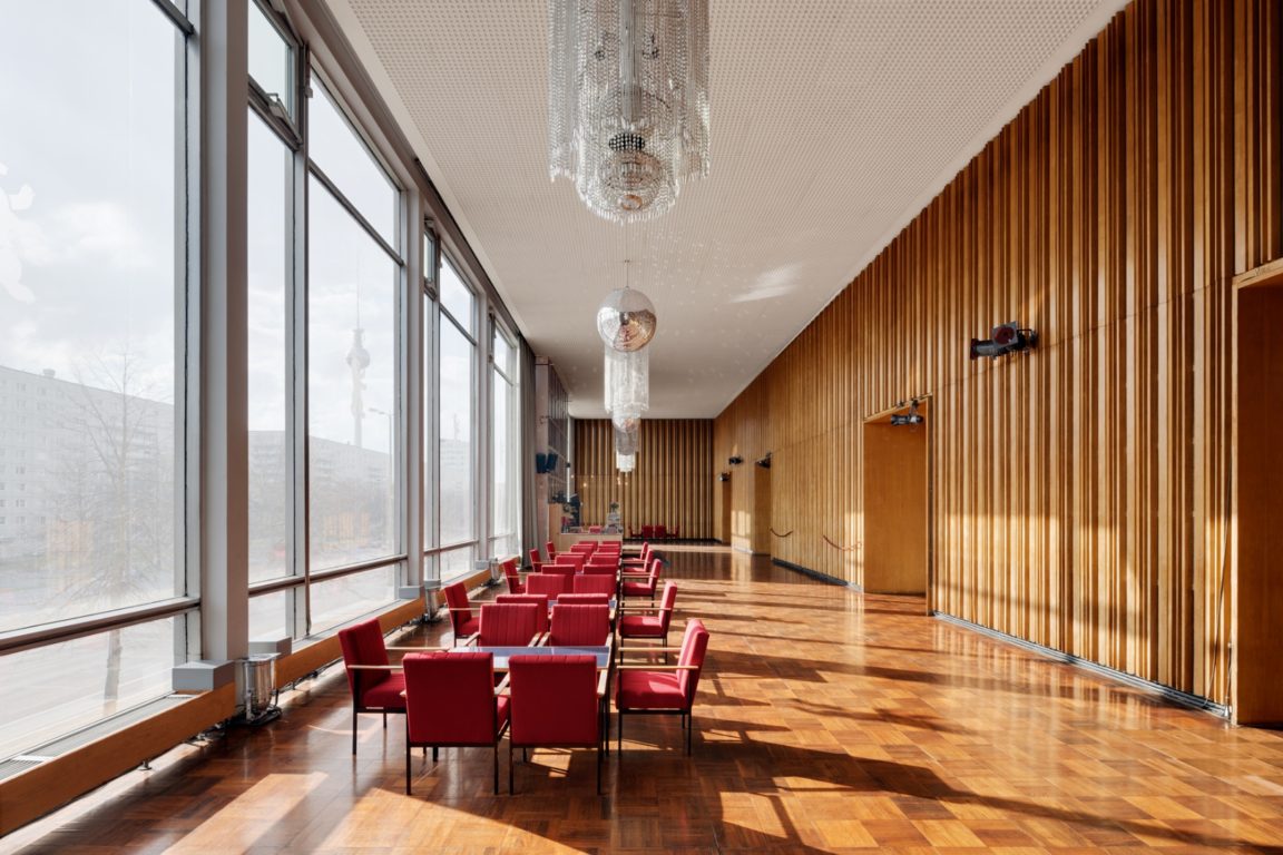 QUEEN'S GAMBIT HOTELS
