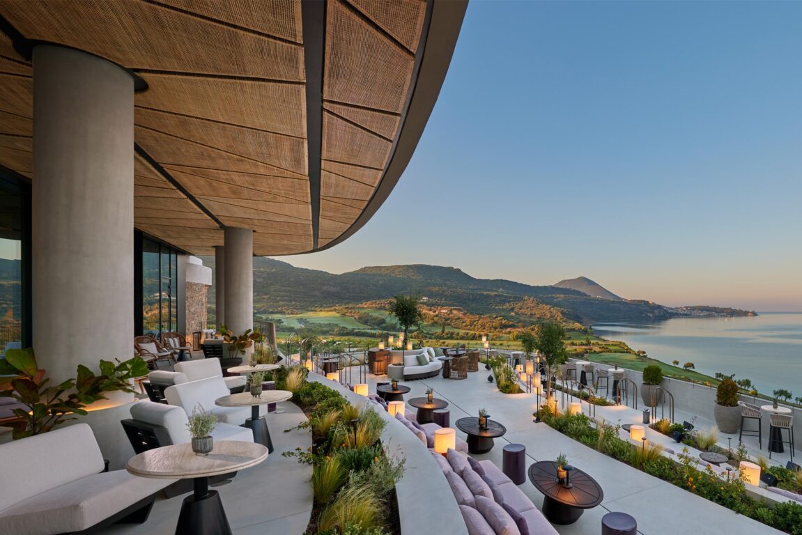 Mandarin Oriental Costa Navarino Three Admirals Lounge cocktail experience